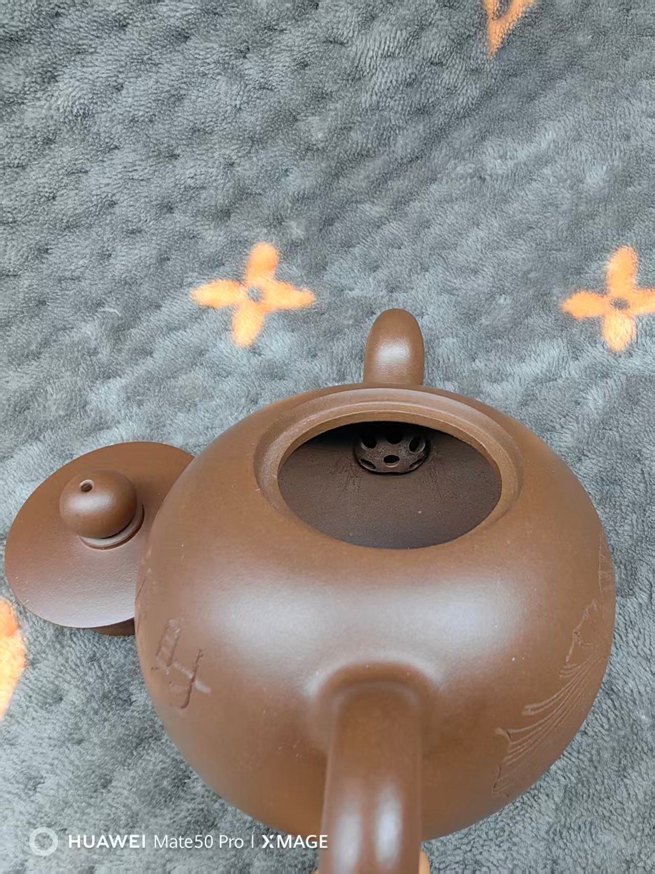 Yixing Zisha “Yi Li Zhu” Teapot 200ml – Handmade Purple Clay Teapot with Goldfish & Auspicious Calligraphy