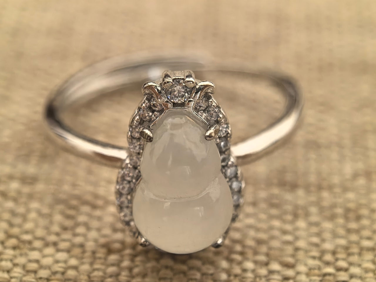 Natural Grade-A Silver-Set Icy Glutinous Gourd (Hulu) Jadeite Ring · Burmese Jadeite