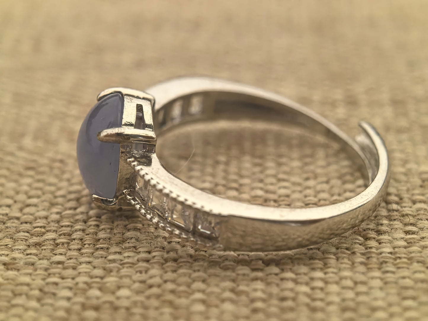 Natural Grade-A Silver-Set Glutinous Icy Lavender Jadeite Oval Ring · Burmese Jadeite