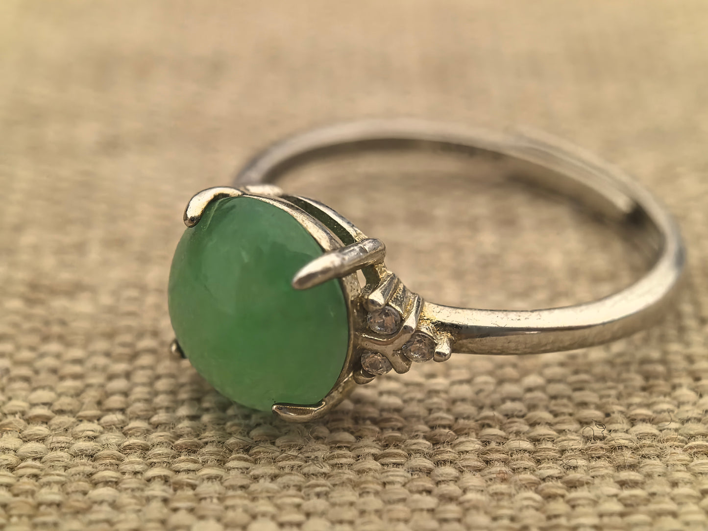 Natural Grade-A Silver-Set Glutinous Vivid Green Jadeite Cabochon Ring · Burmese Jade