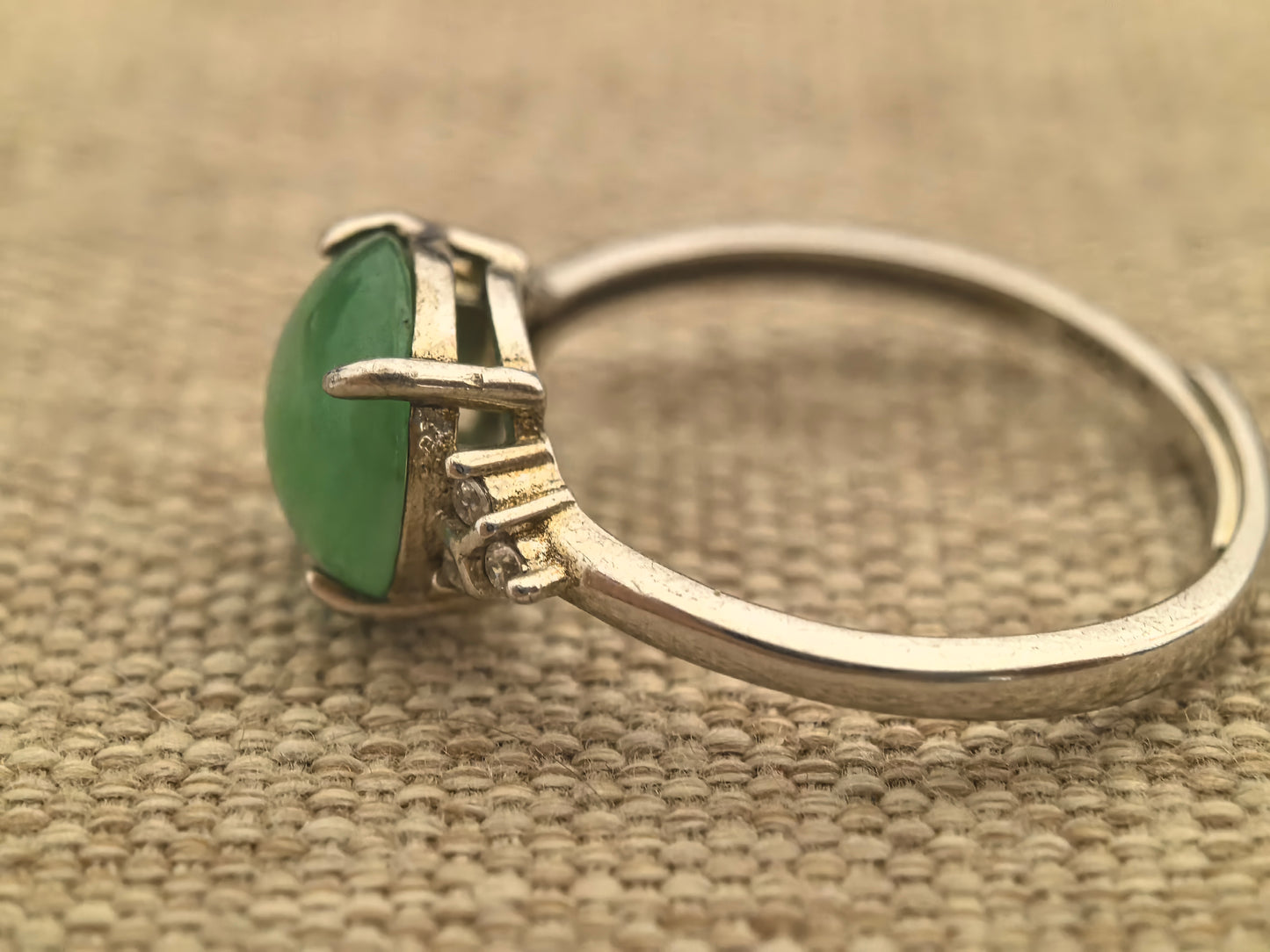 Natural Grade-A Silver-Set Glutinous Vivid Green Jadeite Cabochon Ring · Burmese Jade