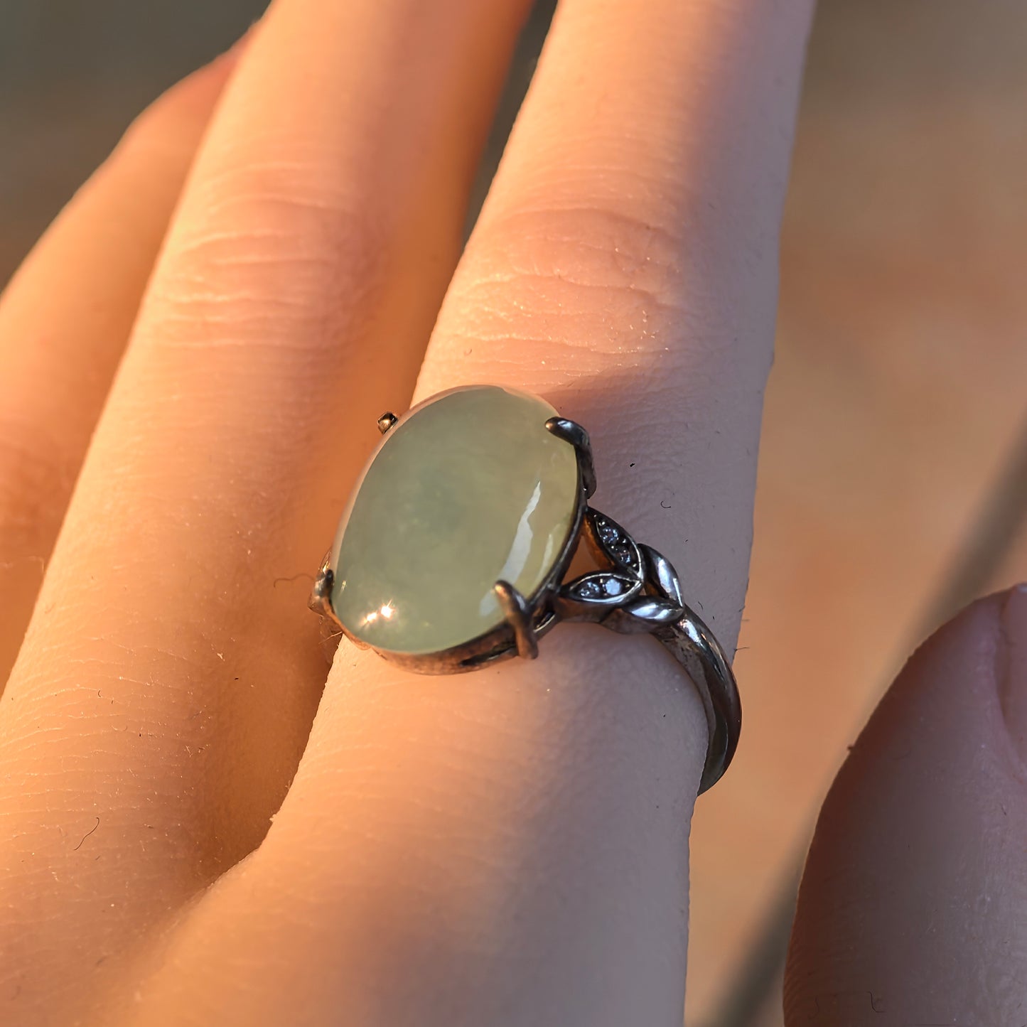 Natural Grade-A Silver-Set Glutinous Lake Green Jadeite Oval Ring · Burmese Jadeite