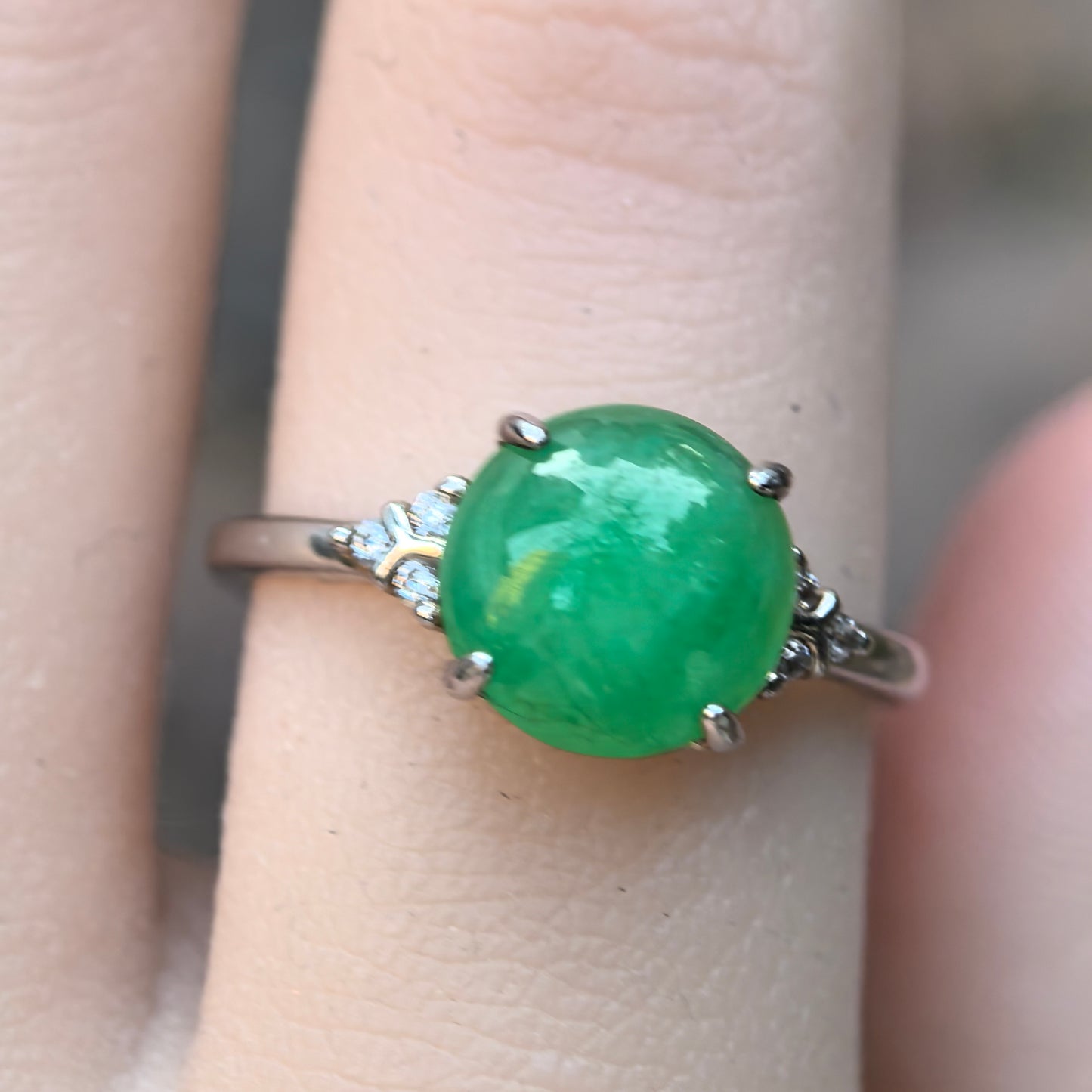 Natural Grade-A Silver-Set Glutinous Vivid Green Jadeite Cabochon Ring · Burmese Jade