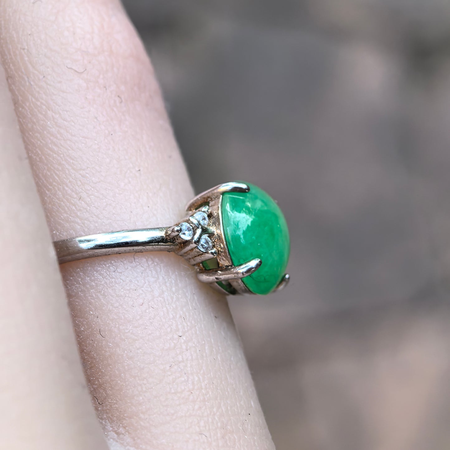 Natural Grade-A Silver-Set Glutinous Vivid Green Jadeite Cabochon Ring · Burmese Jade