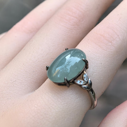 Natural Grade-A Silver-Set Glutinous Lake Green Jadeite Oval Ring · Burmese Jadeite