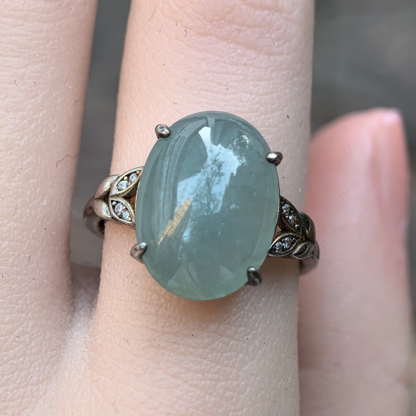 Natural Grade-A Silver-Set Glutinous Lake Green Jadeite Oval Ring · Burmese Jadeite