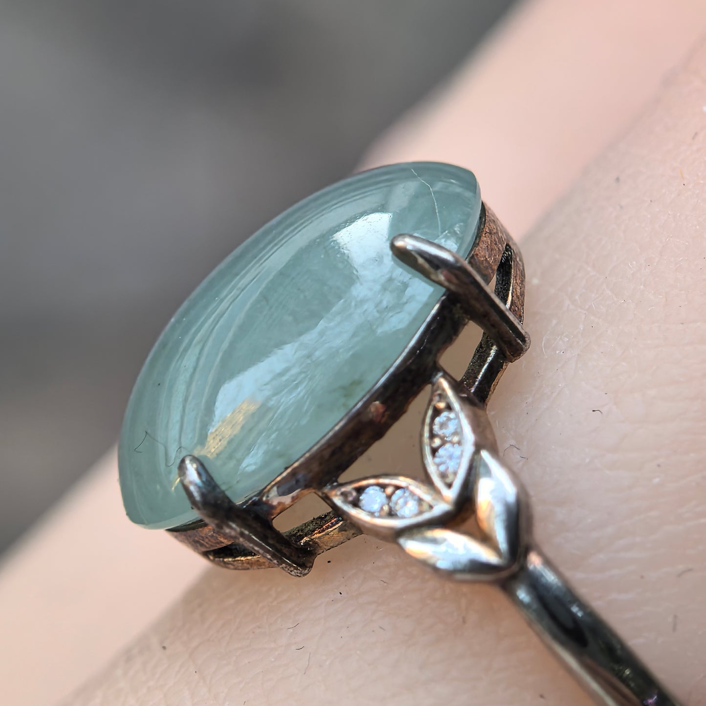 Natural Grade-A Silver-Set Glutinous Lake Green Jadeite Oval Ring · Burmese Jadeite