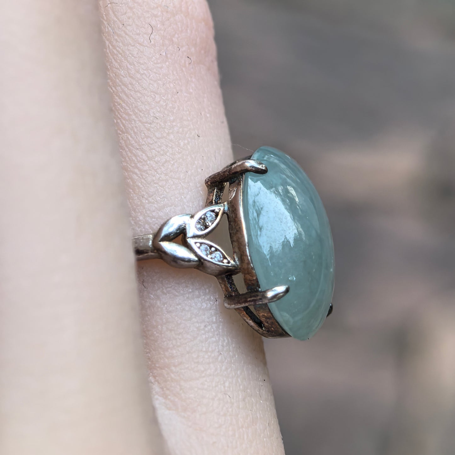 Natural Grade-A Silver-Set Glutinous Lake Green Jadeite Oval Ring · Burmese Jadeite