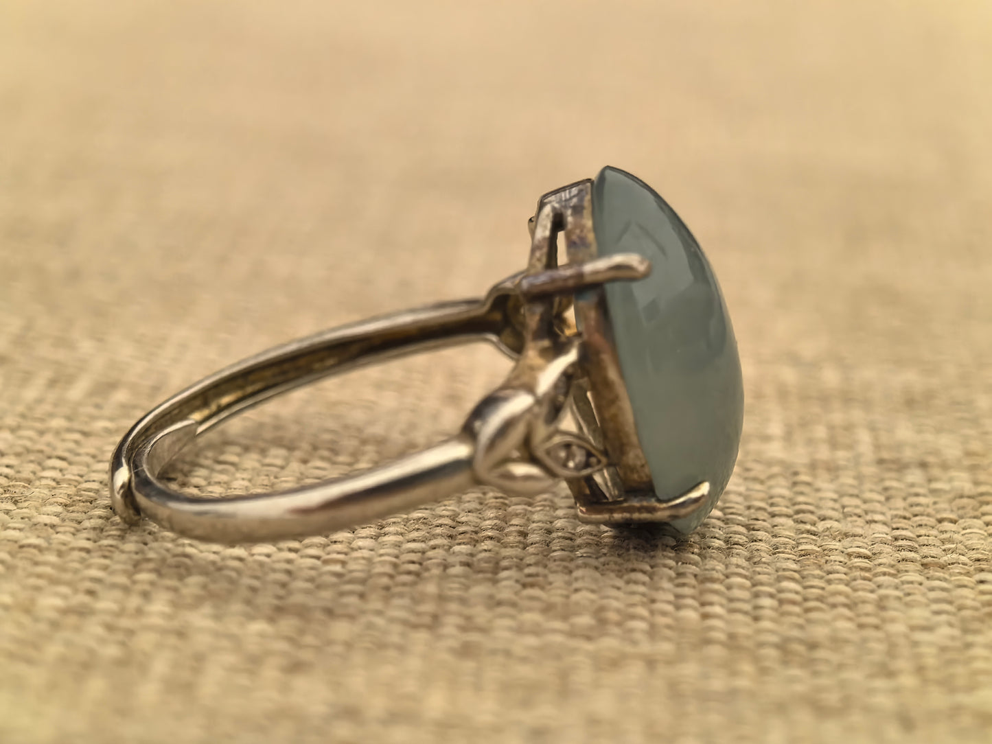 Natural Grade-A Silver-Set Glutinous Lake Green Jadeite Oval Ring · Burmese Jadeite