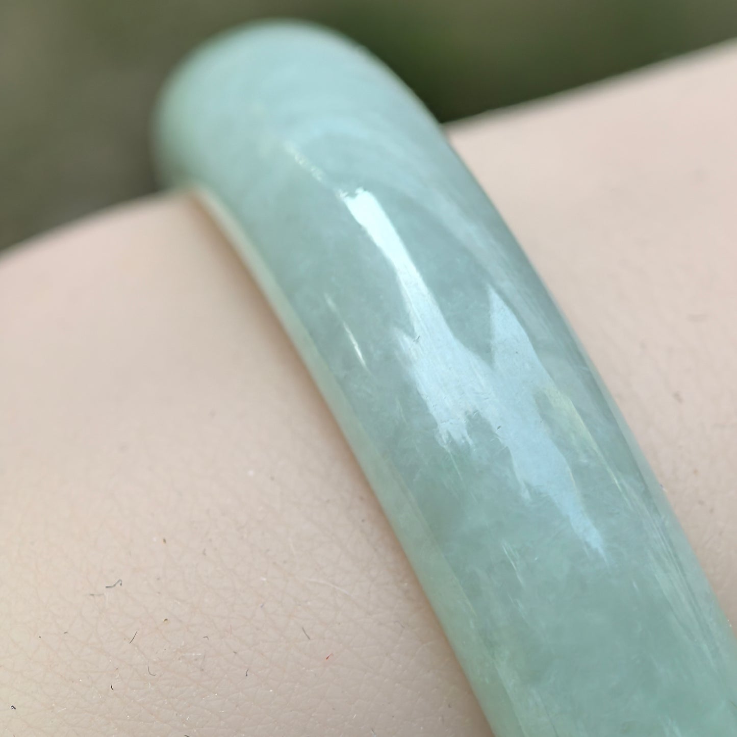 Natural Grade-A Jadeite Oval Bangle – Pale Green Glutinous · Burmese Jade 51mm