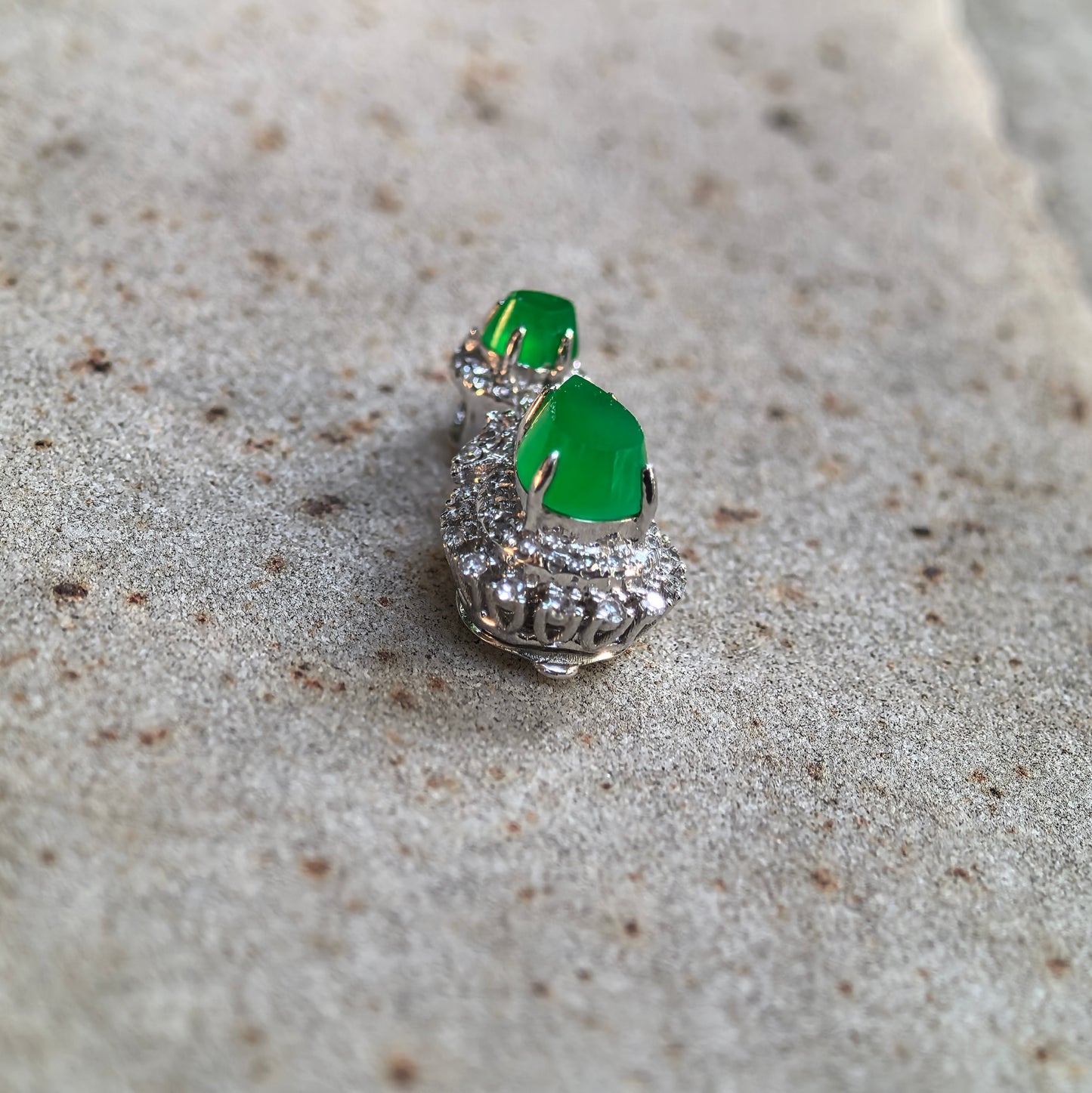 Natural Grade-A Jadeite Imperial Green Teardrop Pendant in 18K Gold with Diamond Halo · Burmese Jade