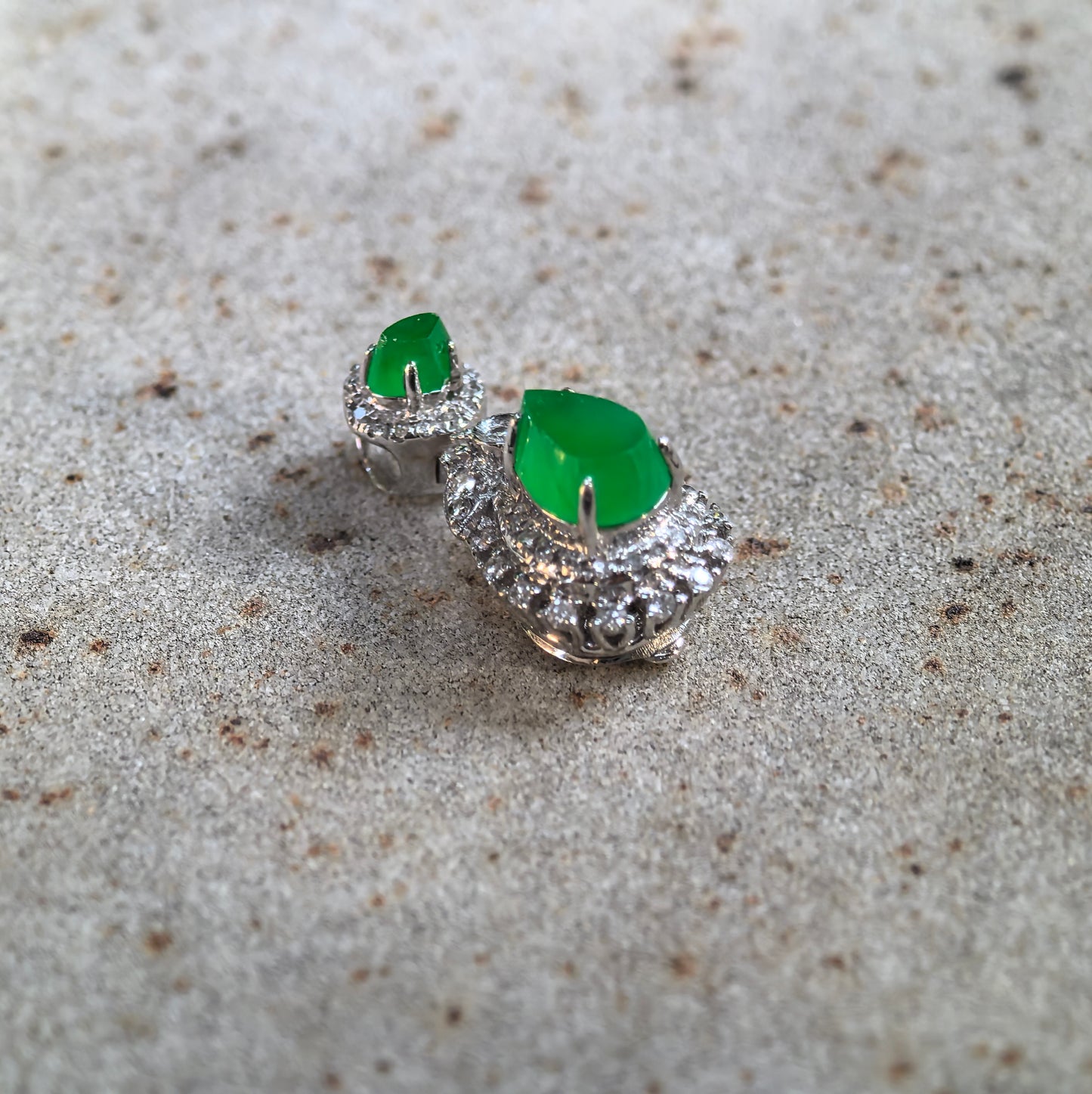 Natural Grade-A Jadeite Imperial Green Teardrop Pendant in 18K Gold with Diamond Halo · Burmese Jade